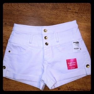 Refuge- Charlotte Russe White shorts Size 26